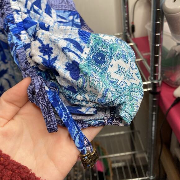 Susan Graver Passport Blue Floral Patchwork Top Size 1X - Picture 9 of 11